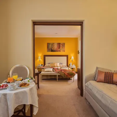 فندق For أولبيا