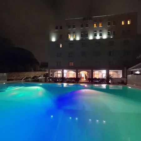 For Готель 4*