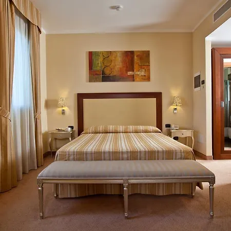 فندق For أولبيا