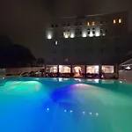 For מלון 4*