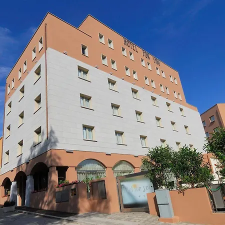 Hotel For 4*